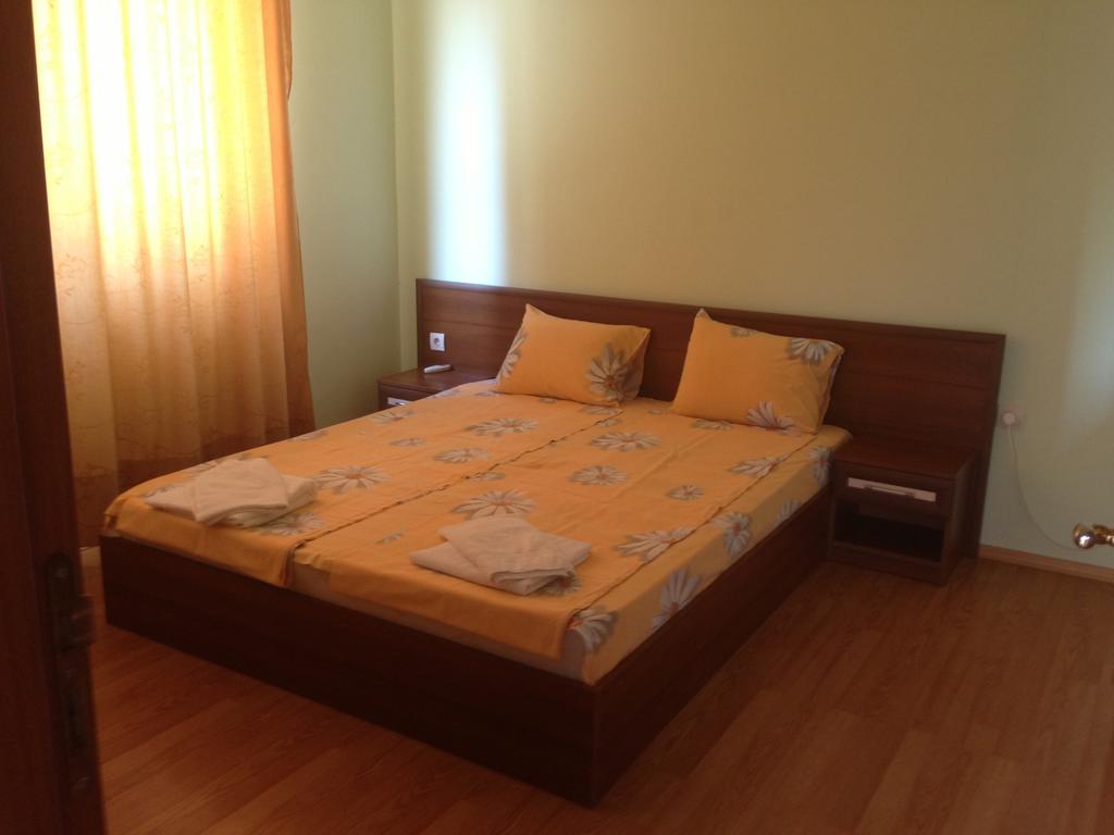 Gardenia Apartments Primorsko Bilik gambar